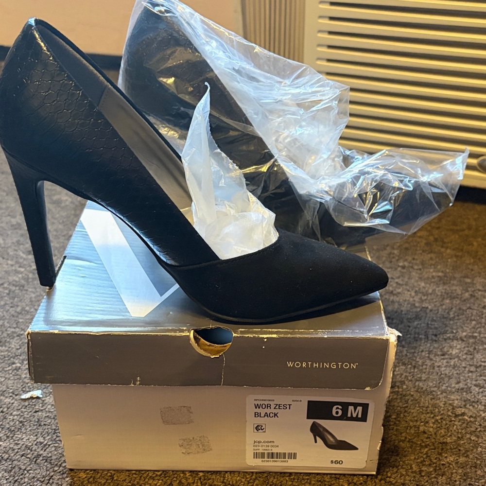 Worthington Classic Black Pumps